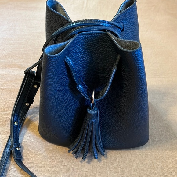 Black bucket bag - Picture 1 of 5